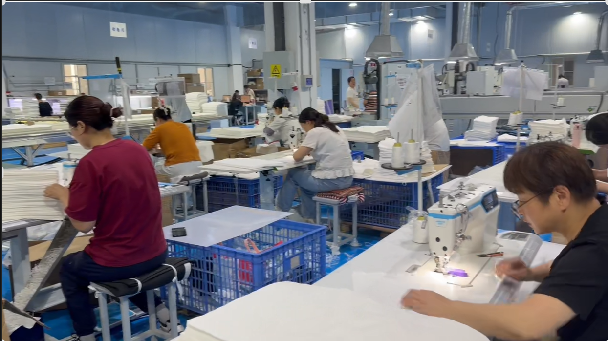 alt="biodegradable garment bag manufacturers"