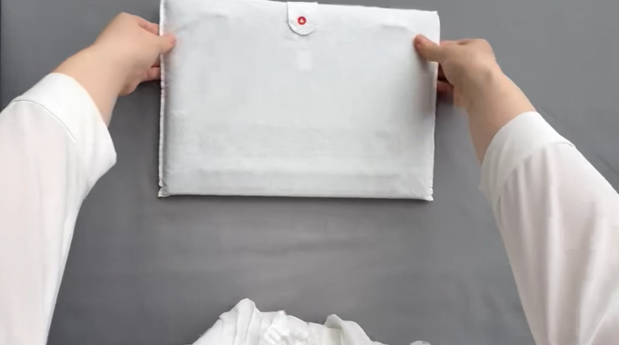 alt="Bamboo Fiber Compostable Anti-Static Laptop Packaging Bag for 3C Electronics, Providing Anti-Static and Oxidation Protection"